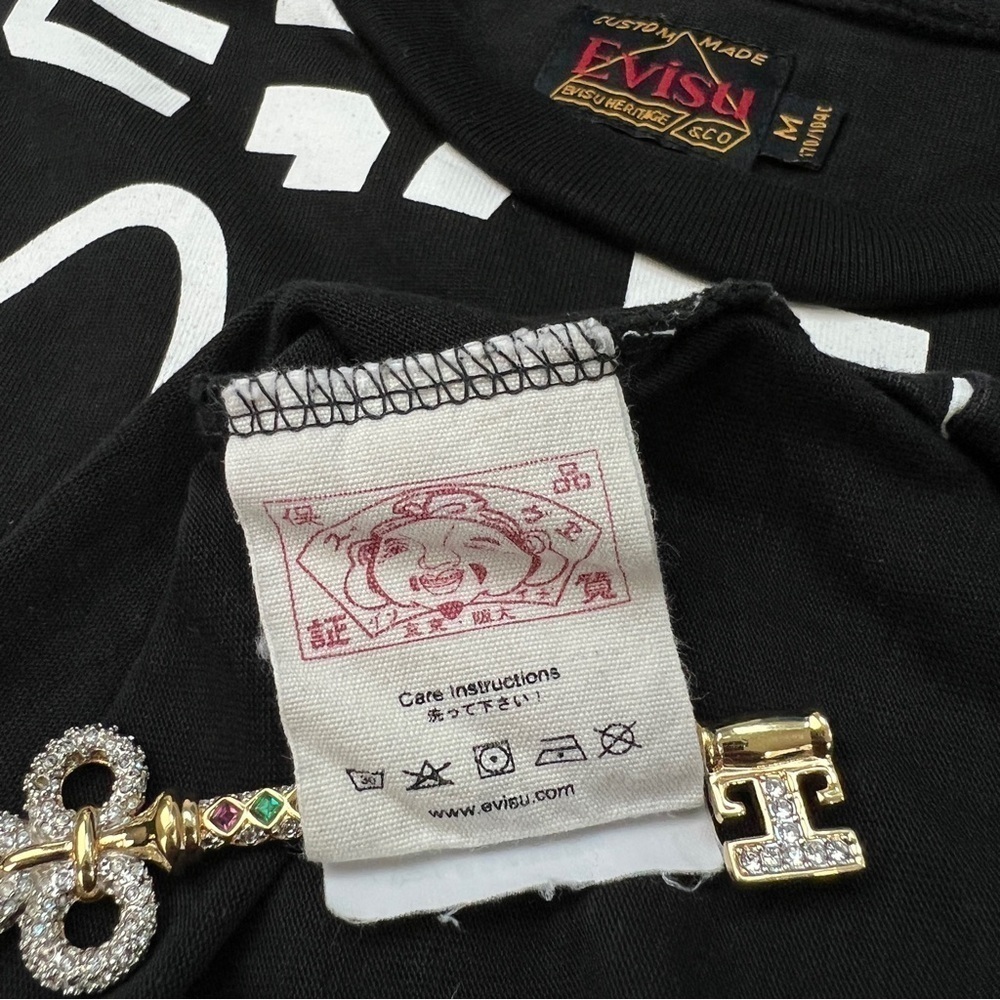 Rare EVISU Allover Logo Tee Shirt - Picture 4 of 6